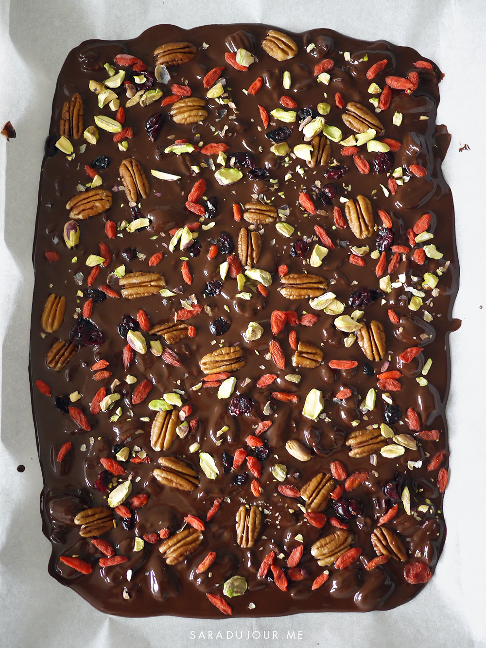 Healthy Dark Chocolate Christmas Bark Recipe | Sara du Jour