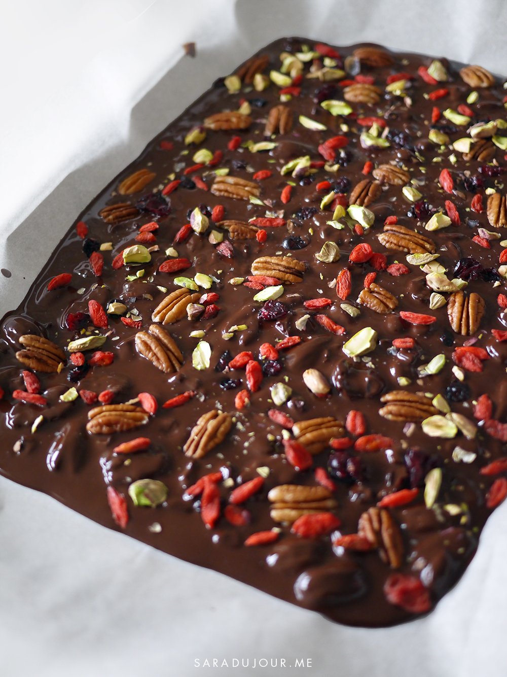 Healthy Dark Chocolate Christmas Bark Recipe | Sara du Jour