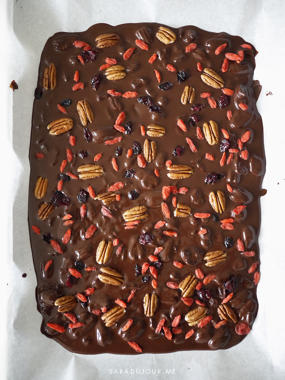 Healthy Dark Chocolate Christmas Bark Recipe | Sara du Jour